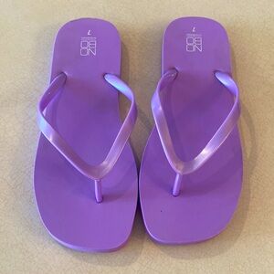 NOBO lavender flip flops sz 7